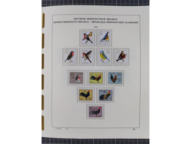 1945/90, ungebrauchte und postfrische Sammlung, oftmals komplett, dabei Bund/Berlin und DDR, DDR mit guten Dienstmarken inkl.