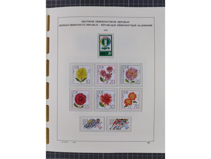 1945/90, ungebrauchte und postfrische Sammlung, oftmals komplett, dabei Bund/Berlin und DDR, DDR mit guten Dienstmarken inkl.