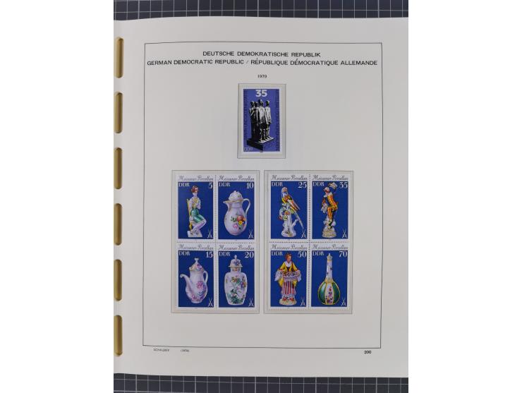 1945/90, ungebrauchte und postfrische Sammlung, oftmals komplett, dabei Bund/Berlin und DDR, DDR mit guten Dienstmarken inkl.
