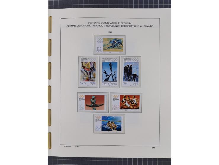 1945/90, ungebrauchte und postfrische Sammlung, oftmals komplett, dabei Bund/Berlin und DDR, DDR mit guten Dienstmarken inkl.