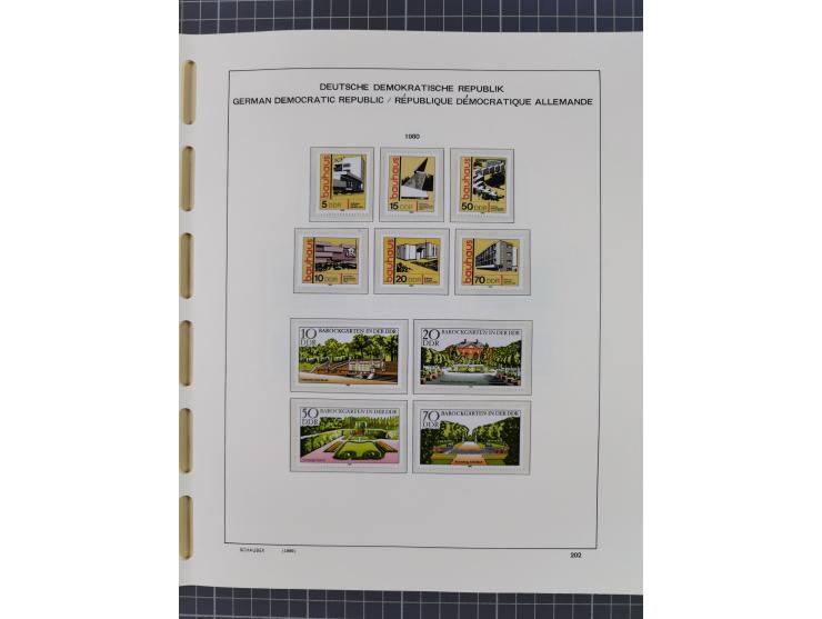 1945/90, ungebrauchte und postfrische Sammlung, oftmals komplett, dabei Bund/Berlin und DDR, DDR mit guten Dienstmarken inkl.