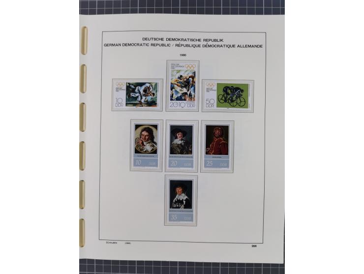 1945/90, ungebrauchte und postfrische Sammlung, oftmals komplett, dabei Bund/Berlin und DDR, DDR mit guten Dienstmarken inkl.