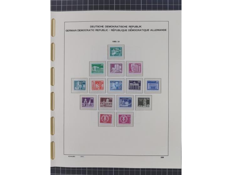 1945/90, ungebrauchte und postfrische Sammlung, oftmals komplett, dabei Bund/Berlin und DDR, DDR mit guten Dienstmarken inkl.