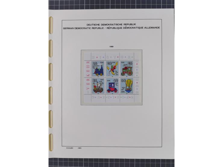1945/90, ungebrauchte und postfrische Sammlung, oftmals komplett, dabei Bund/Berlin und DDR, DDR mit guten Dienstmarken inkl.