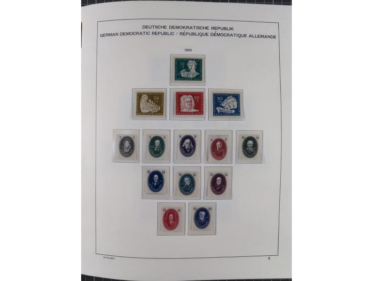 1945/90, ungebrauchte und postfrische Sammlung, oftmals komplett, dabei Bund/Berlin und DDR, DDR mit guten Dienstmarken inkl.