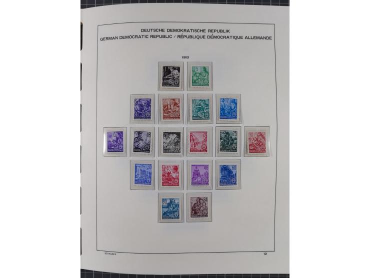 1945/90, ungebrauchte und postfrische Sammlung, oftmals komplett, dabei Bund/Berlin und DDR, DDR mit guten Dienstmarken inkl.