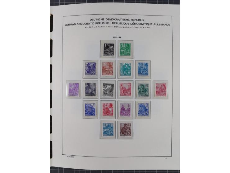 1945/90, ungebrauchte und postfrische Sammlung, oftmals komplett, dabei Bund/Berlin und DDR, DDR mit guten Dienstmarken inkl.
