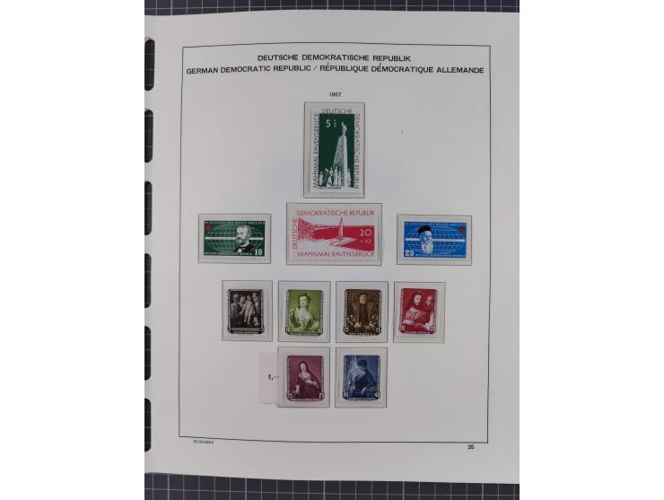 1945/90, ungebrauchte und postfrische Sammlung, oftmals komplett, dabei Bund/Berlin und DDR, DDR mit guten Dienstmarken inkl.