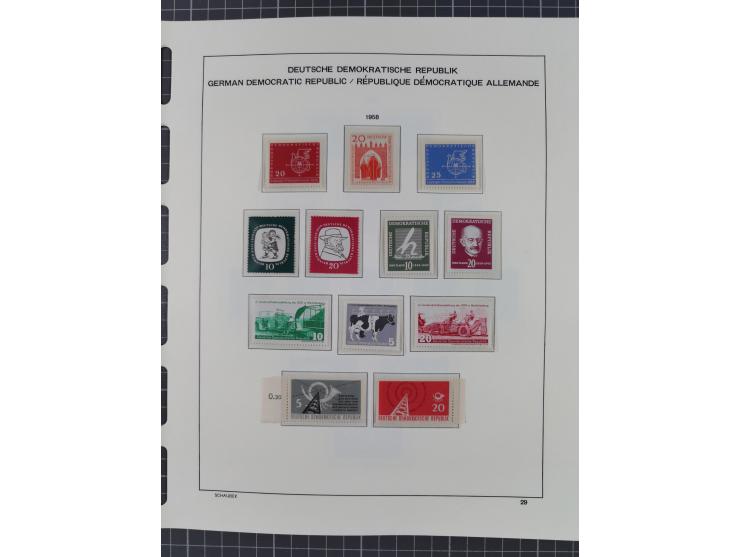 1945/90, ungebrauchte und postfrische Sammlung, oftmals komplett, dabei Bund/Berlin und DDR, DDR mit guten Dienstmarken inkl.