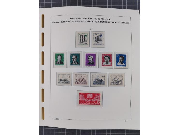 1945/90, ungebrauchte und postfrische Sammlung, oftmals komplett, dabei Bund/Berlin und DDR, DDR mit guten Dienstmarken inkl.