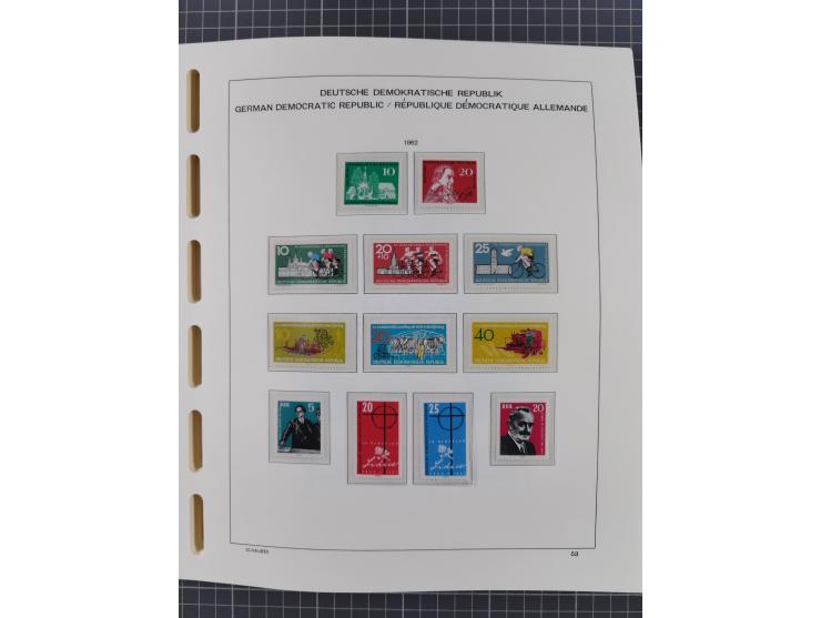 1945/90, ungebrauchte und postfrische Sammlung, oftmals komplett, dabei Bund/Berlin und DDR, DDR mit guten Dienstmarken inkl.