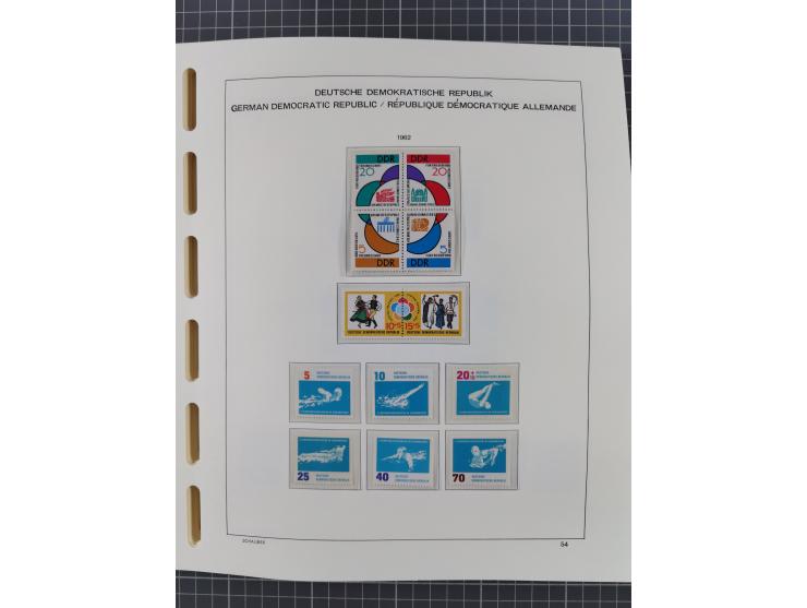 1945/90, ungebrauchte und postfrische Sammlung, oftmals komplett, dabei Bund/Berlin und DDR, DDR mit guten Dienstmarken inkl.