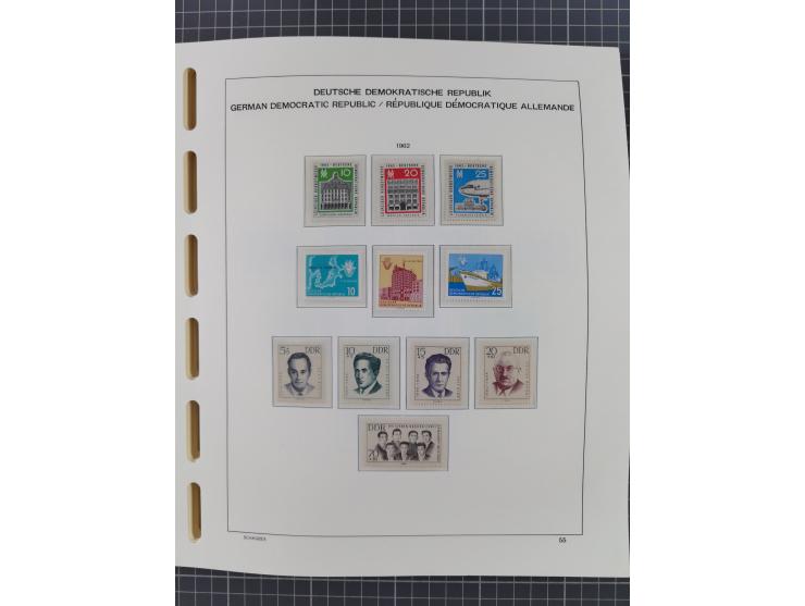 1945/90, ungebrauchte und postfrische Sammlung, oftmals komplett, dabei Bund/Berlin und DDR, DDR mit guten Dienstmarken inkl.