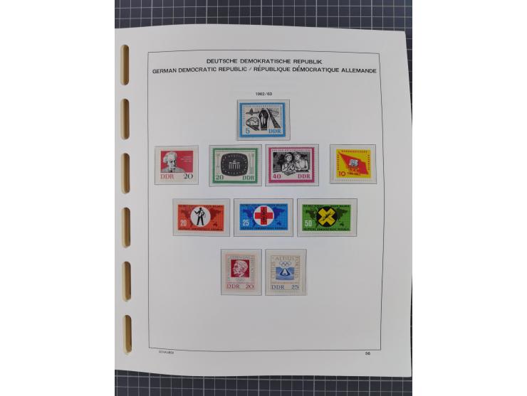 1945/90, ungebrauchte und postfrische Sammlung, oftmals komplett, dabei Bund/Berlin und DDR, DDR mit guten Dienstmarken inkl.