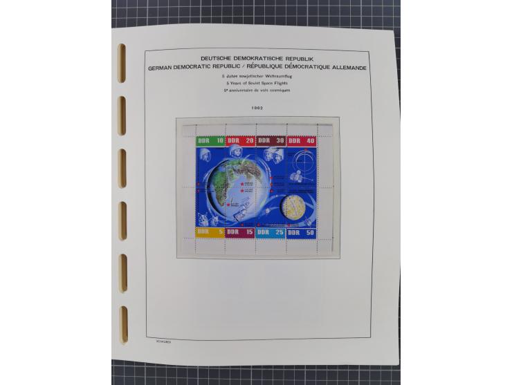 1945/90, ungebrauchte und postfrische Sammlung, oftmals komplett, dabei Bund/Berlin und DDR, DDR mit guten Dienstmarken inkl.