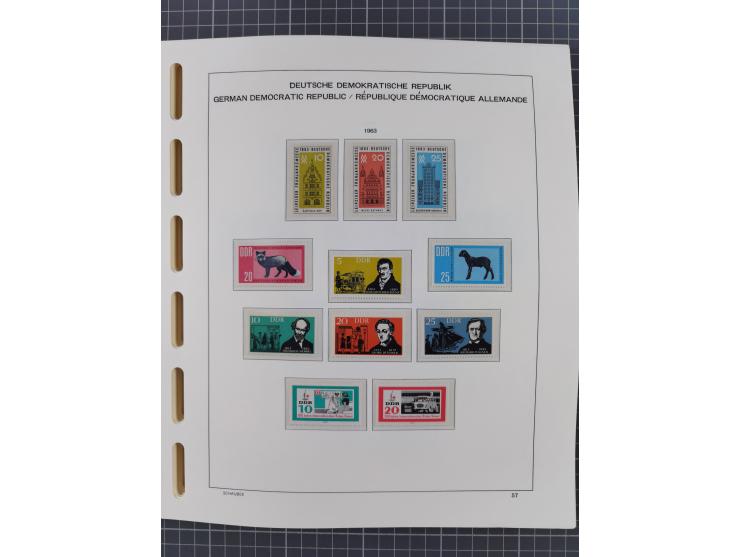 1945/90, ungebrauchte und postfrische Sammlung, oftmals komplett, dabei Bund/Berlin und DDR, DDR mit guten Dienstmarken inkl.