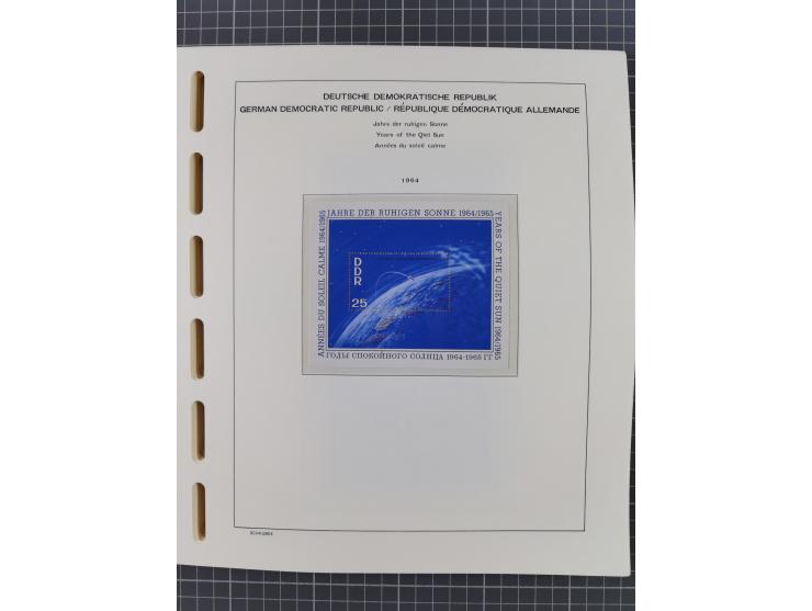 1945/90, ungebrauchte und postfrische Sammlung, oftmals komplett, dabei Bund/Berlin und DDR, DDR mit guten Dienstmarken inkl.