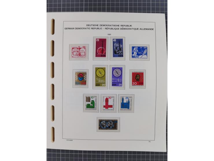 1945/90, ungebrauchte und postfrische Sammlung, oftmals komplett, dabei Bund/Berlin und DDR, DDR mit guten Dienstmarken inkl.
