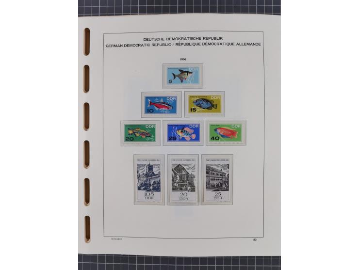 1945/90, ungebrauchte und postfrische Sammlung, oftmals komplett, dabei Bund/Berlin und DDR, DDR mit guten Dienstmarken inkl.