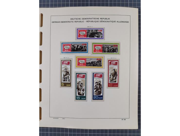 1945/90, ungebrauchte und postfrische Sammlung, oftmals komplett, dabei Bund/Berlin und DDR, DDR mit guten Dienstmarken inkl.