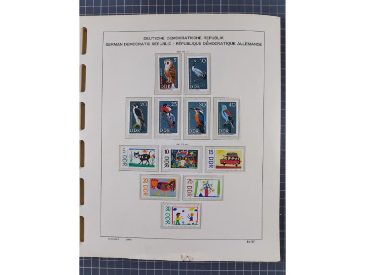 1945/90, ungebrauchte und postfrische Sammlung, oftmals komplett, dabei Bund/Berlin und DDR, DDR mit guten Dienstmarken inkl.