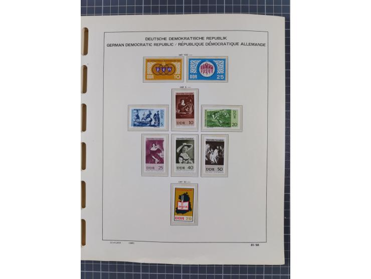 1945/90, ungebrauchte und postfrische Sammlung, oftmals komplett, dabei Bund/Berlin und DDR, DDR mit guten Dienstmarken inkl.