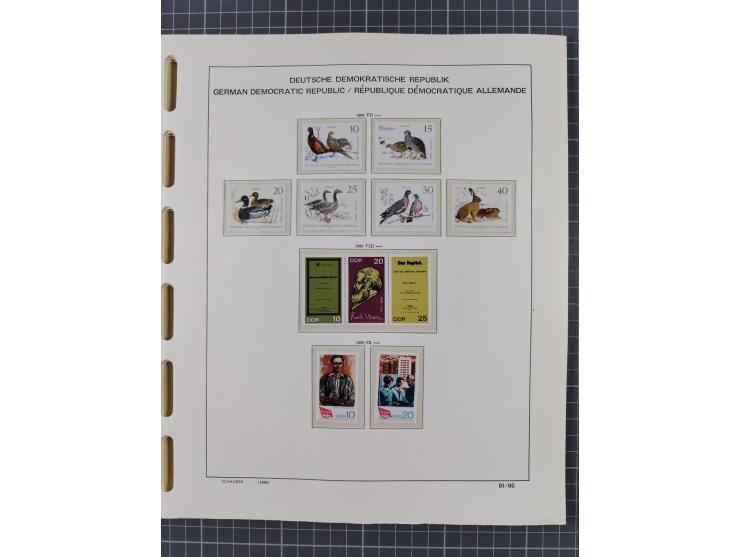 1945/90, ungebrauchte und postfrische Sammlung, oftmals komplett, dabei Bund/Berlin und DDR, DDR mit guten Dienstmarken inkl.