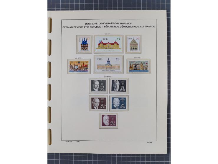 1945/90, ungebrauchte und postfrische Sammlung, oftmals komplett, dabei Bund/Berlin und DDR, DDR mit guten Dienstmarken inkl.