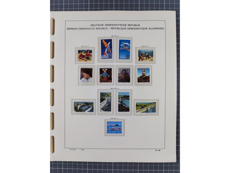 1945/90, ungebrauchte und postfrische Sammlung, oftmals komplett, dabei Bund/Berlin und DDR, DDR mit guten Dienstmarken inkl.