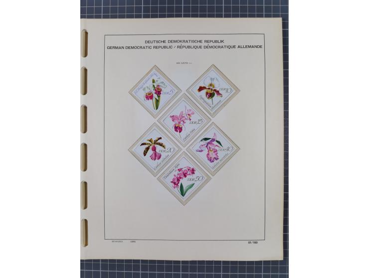 1945/90, ungebrauchte und postfrische Sammlung, oftmals komplett, dabei Bund/Berlin und DDR, DDR mit guten Dienstmarken inkl.