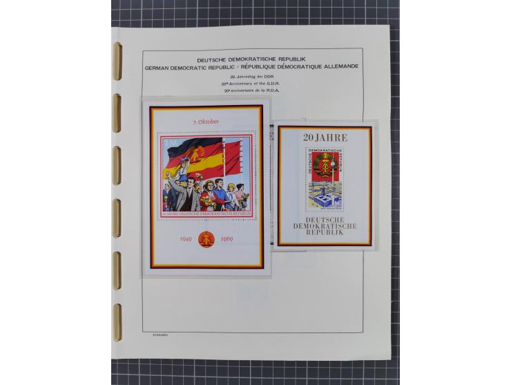 1945/90, ungebrauchte und postfrische Sammlung, oftmals komplett, dabei Bund/Berlin und DDR, DDR mit guten Dienstmarken inkl.