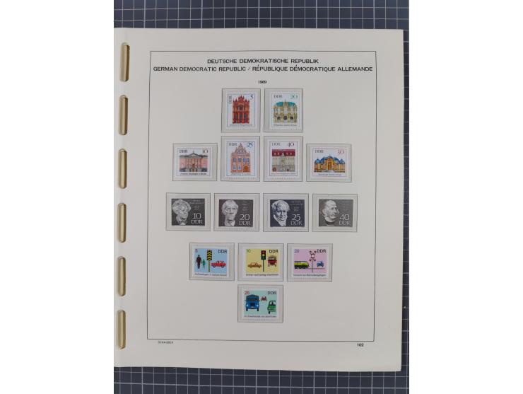 1945/90, ungebrauchte und postfrische Sammlung, oftmals komplett, dabei Bund/Berlin und DDR, DDR mit guten Dienstmarken inkl.