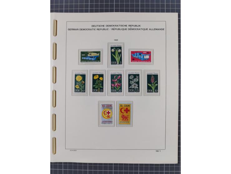 1945/90, ungebrauchte und postfrische Sammlung, oftmals komplett, dabei Bund/Berlin und DDR, DDR mit guten Dienstmarken inkl.