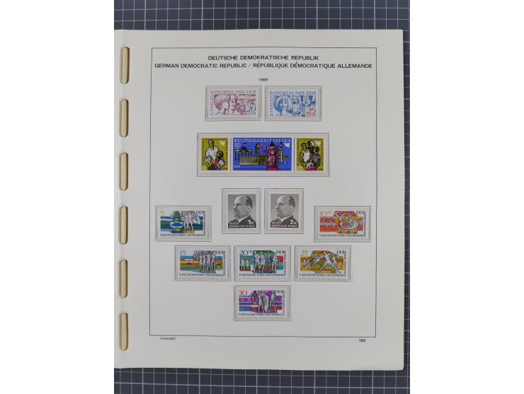 1945/90, ungebrauchte und postfrische Sammlung, oftmals komplett, dabei Bund/Berlin und DDR, DDR mit guten Dienstmarken inkl.