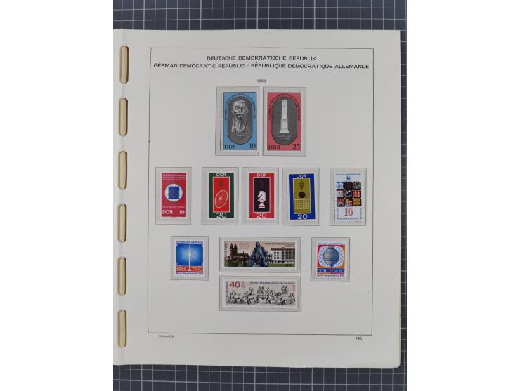 1945/90, ungebrauchte und postfrische Sammlung, oftmals komplett, dabei Bund/Berlin und DDR, DDR mit guten Dienstmarken inkl.