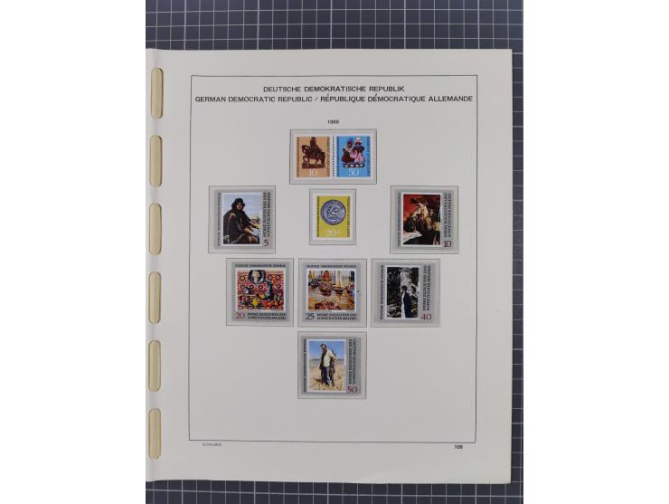 1945/90, ungebrauchte und postfrische Sammlung, oftmals komplett, dabei Bund/Berlin und DDR, DDR mit guten Dienstmarken inkl.