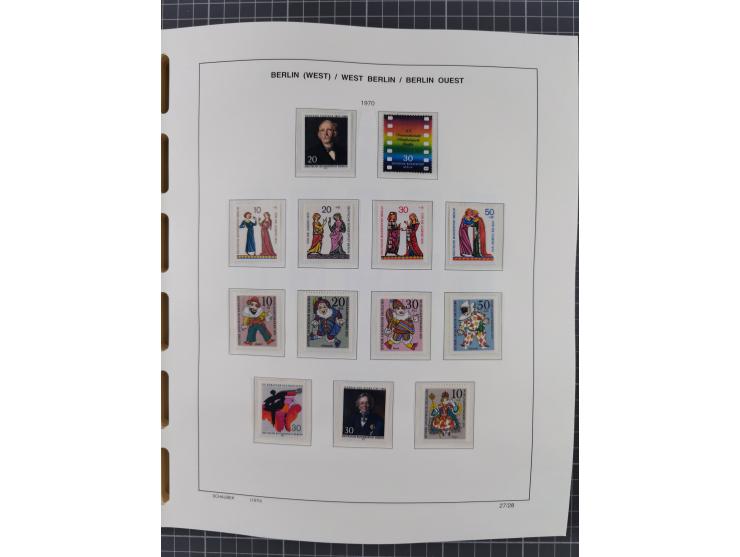 1945/90, ungebrauchte und postfrische Sammlung, oftmals komplett, dabei Bund/Berlin und DDR, DDR mit guten Dienstmarken inkl.