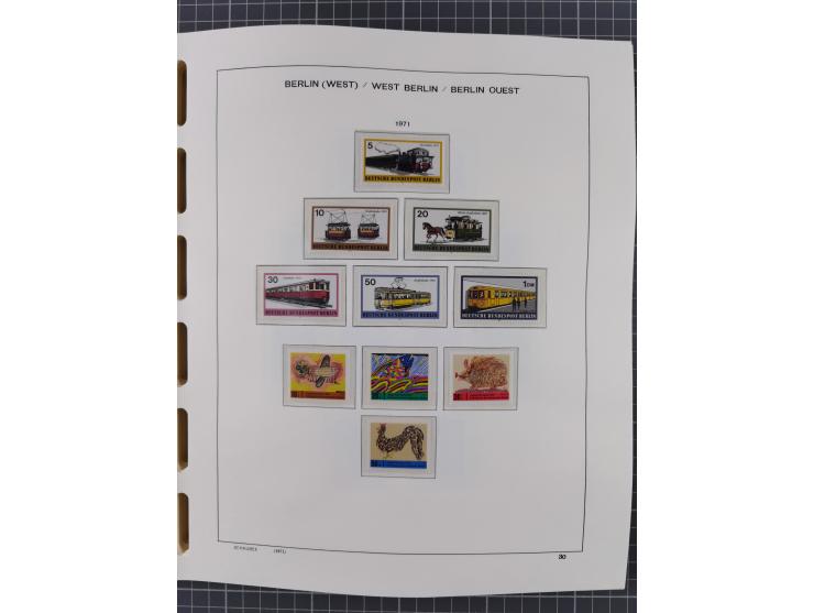 1945/90, ungebrauchte und postfrische Sammlung, oftmals komplett, dabei Bund/Berlin und DDR, DDR mit guten Dienstmarken inkl.