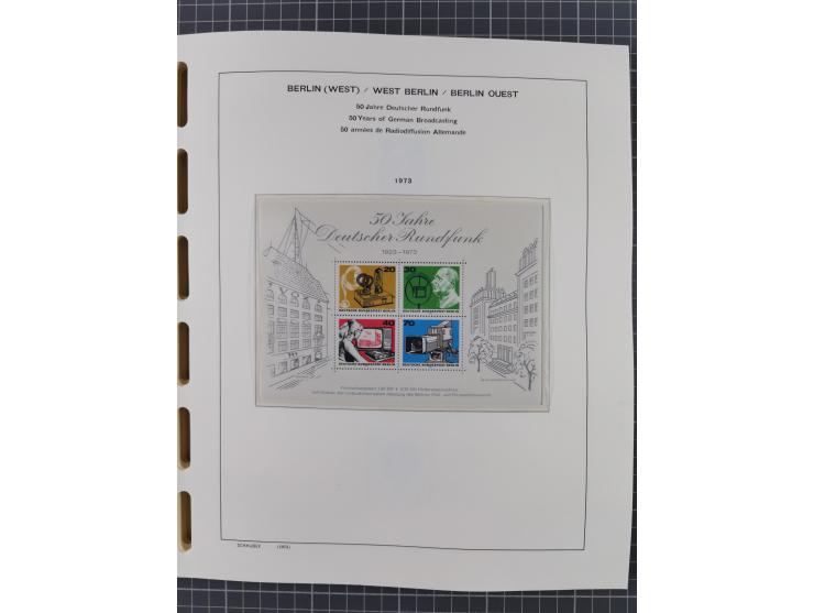 1945/90, ungebrauchte und postfrische Sammlung, oftmals komplett, dabei Bund/Berlin und DDR, DDR mit guten Dienstmarken inkl.