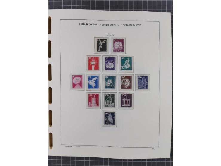 1945/90, ungebrauchte und postfrische Sammlung, oftmals komplett, dabei Bund/Berlin und DDR, DDR mit guten Dienstmarken inkl.