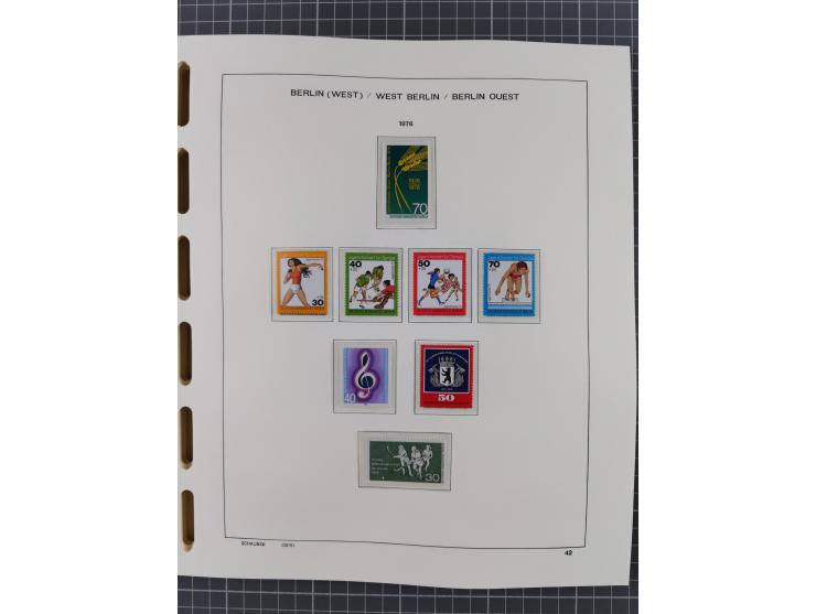 1945/90, ungebrauchte und postfrische Sammlung, oftmals komplett, dabei Bund/Berlin und DDR, DDR mit guten Dienstmarken inkl.