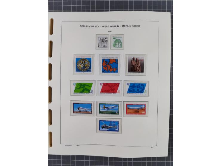 1945/90, ungebrauchte und postfrische Sammlung, oftmals komplett, dabei Bund/Berlin und DDR, DDR mit guten Dienstmarken inkl.