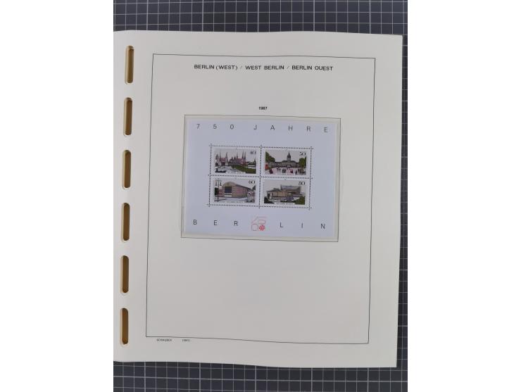 1945/90, ungebrauchte und postfrische Sammlung, oftmals komplett, dabei Bund/Berlin und DDR, DDR mit guten Dienstmarken inkl.