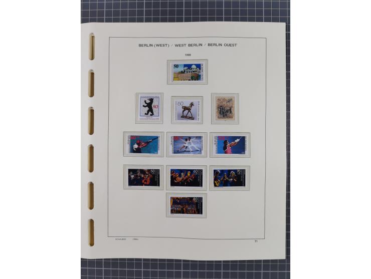 1945/90, ungebrauchte und postfrische Sammlung, oftmals komplett, dabei Bund/Berlin und DDR, DDR mit guten Dienstmarken inkl.