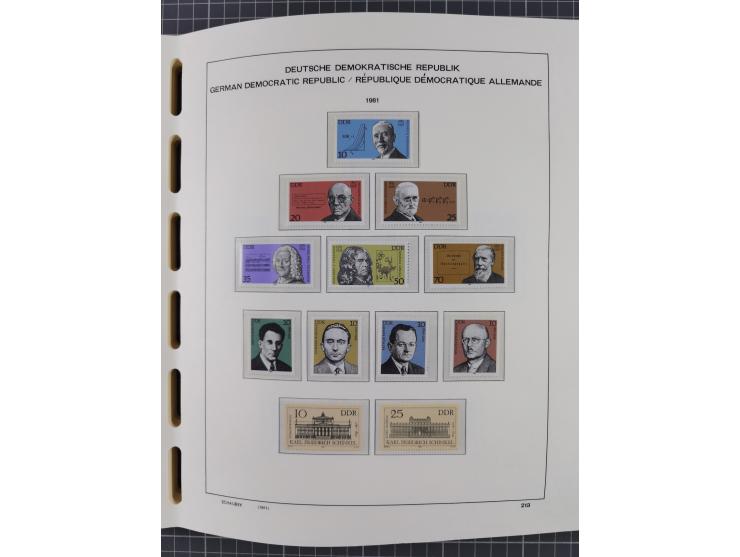 1945/90, ungebrauchte und postfrische Sammlung, oftmals komplett, dabei Bund/Berlin und DDR, DDR mit guten Dienstmarken inkl.