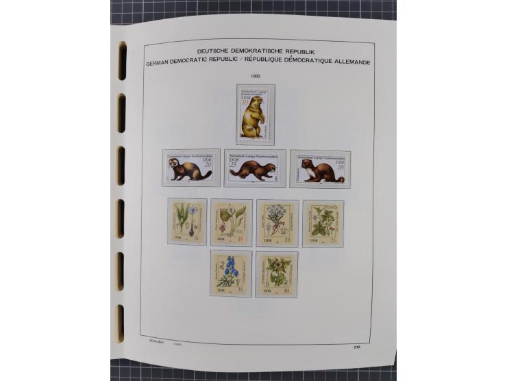 1945/90, ungebrauchte und postfrische Sammlung, oftmals komplett, dabei Bund/Berlin und DDR, DDR mit guten Dienstmarken inkl.