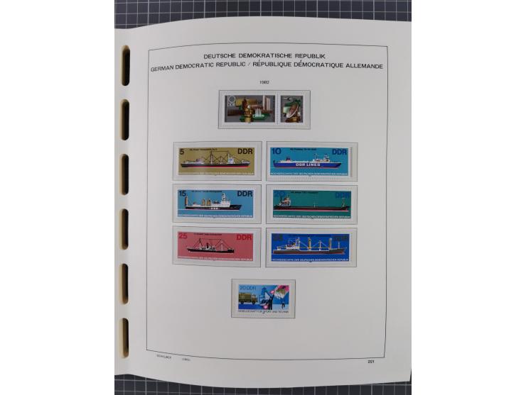 1945/90, ungebrauchte und postfrische Sammlung, oftmals komplett, dabei Bund/Berlin und DDR, DDR mit guten Dienstmarken inkl.