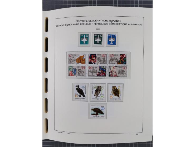 1945/90, ungebrauchte und postfrische Sammlung, oftmals komplett, dabei Bund/Berlin und DDR, DDR mit guten Dienstmarken inkl.