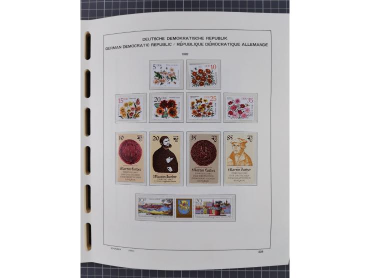 1945/90, ungebrauchte und postfrische Sammlung, oftmals komplett, dabei Bund/Berlin und DDR, DDR mit guten Dienstmarken inkl.