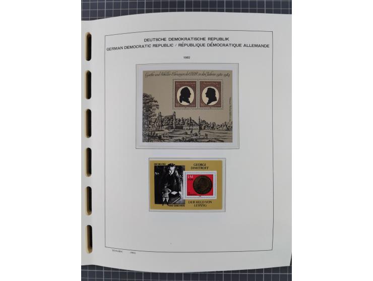 1945/90, ungebrauchte und postfrische Sammlung, oftmals komplett, dabei Bund/Berlin und DDR, DDR mit guten Dienstmarken inkl.
